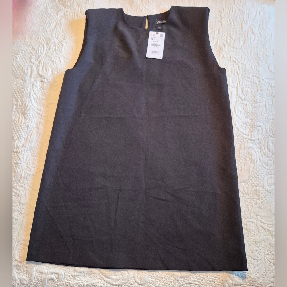 Zara women's size XL Black sleeveless dress above knee, padded shoulder NEW